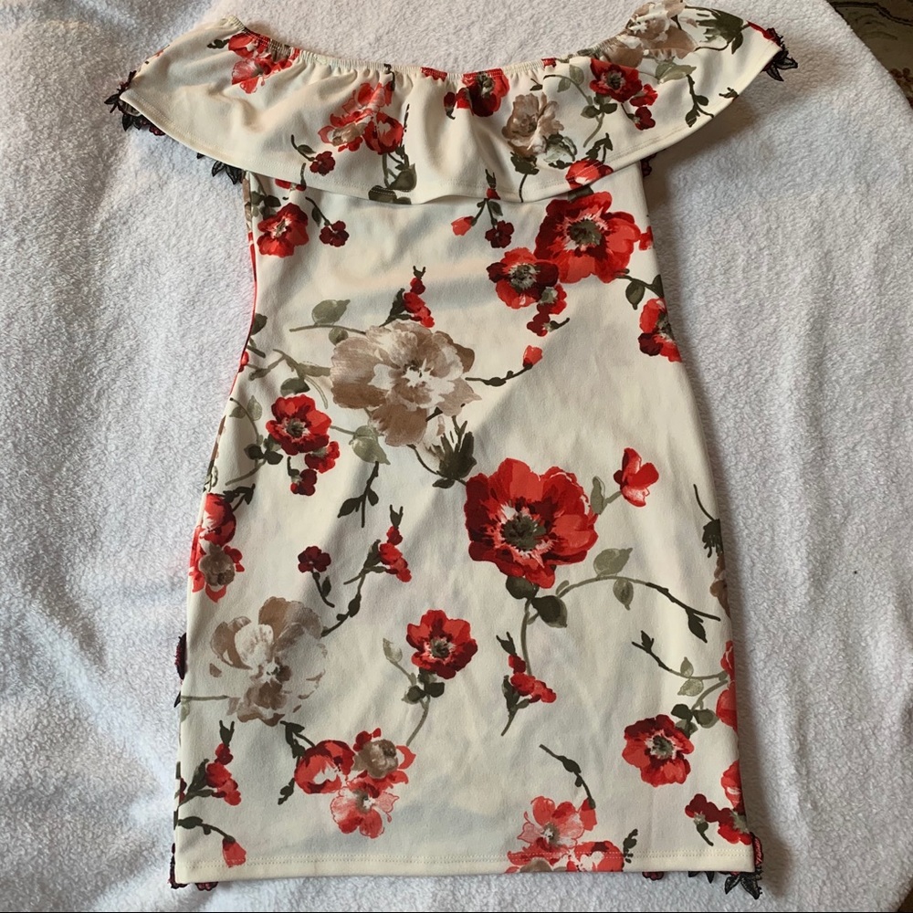 Embroidered Floral Bodycon Dress - Picture 3 of 3